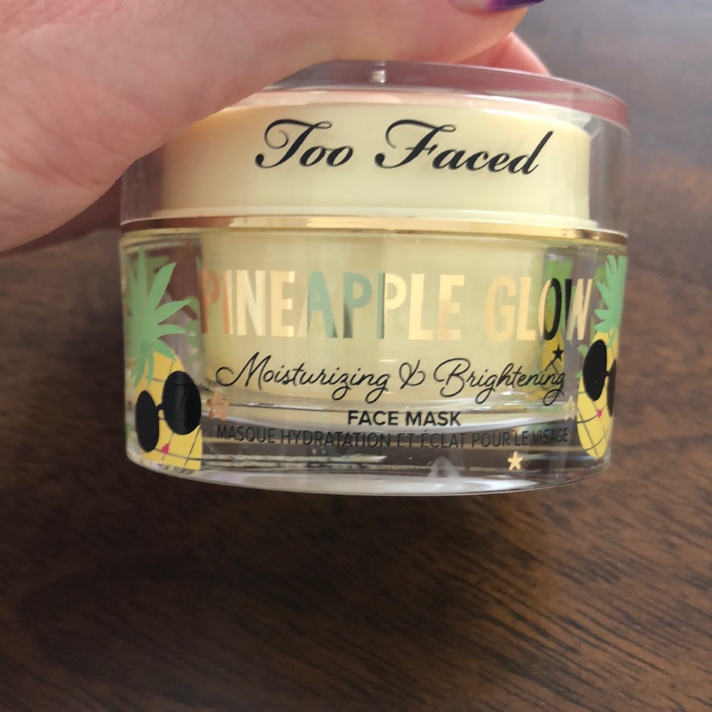Too Faced Pineapple Glow moisturizing and Brightening face mask